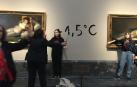 Activistas ecológicas se pegan al marco de los cuadros de 'Las Majas' de Goya en el Museo del Prado
