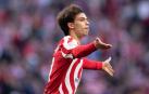 Joao Félix pide apoyo a la grada tras marcar el gol del empate