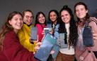 De izquierda a derecha, las estudiantes de 3º de Psicología de la UPNA: Eva Díaz de Cerio, Clarisa Giménez, Inés Fustero, Salma Nadir, Lucía Escanciano y Alba Sarasa