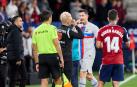 Lewandowski repitió en varias ocasiones al cuerpo arbitral el gesto de llevarse el dedo a la nariz