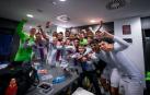 Foto que los jugadores del F.C. Barcelona se hicieron en el vestuario de El Sadar festejando la victoria