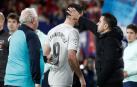 Robert Lewandowski abandona el césped del Sadar tras su expulsión