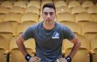 Peio Etxeberria posa al finalizar un entrenamiento en la grada del Labrit
