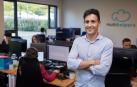 Adrián Miranda, fundador y directivo principal de Multihelpers, en sus oficinas