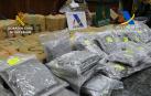 Agentes de la Guardia Civil encargados de la investigación hallaron 560 kilos de hachís en el interior de un camión con destino Italia