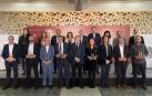 FOTO DE FAMILIA En la fila superior, de izda. a dcha.: Elena González Pérez (E.Leclerc), Isabel Moreno Bartolomé (CaixaBank), José Mª Agramonte Aguirre (Bardenas), Isabel Peñaranda (ICEX), José Manuel Erro Miranda (Grupo La Información), Diego Galilea San Martín (ALINAR), Mª Carmen Garde Segura (Diario de Navarra), Unai Navarro (Coca-Cola) y Mauricio García de Quevedo (FIAB). Delante. de izda. a dcha.: Javier Campo Blanco (Conservas Pedro Luis), Sergio Beni Solans (Benis Food), Bernardo Ciriza Pérez (consejero), Benito Jiménez Cambra (Congelados de Navarra), Luis Colina Lorda (Grupo La Información), Berta Anaut Benito (Antonio Anaut), Itziar Gómez (consejera), José Barberena Olagüe (Almameat) y Xabier Sanz Larrea (Viña Zorzal)