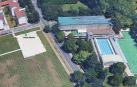 Vista satelital del complejo deportivo de Larraina, cuya salida no permite girar a la izquierda