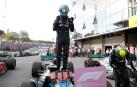 El británico George Russell, de Mercedes, celebra la victoria