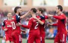 Roberto Torres, Pablo Ibáñez y Kike García rodean a Nacho Vidal tras su gol en Fuentes de Ebro