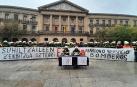 Imagen de la protesta de Bomberos de Navarra frente al Palacio de Navarra
