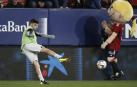 Pedri, en el calentamiento del último Osasuna-Barcelona en el estadio de El Sadar