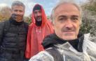 Desde la izquierda, Miguel, José y Javier Errea el sábado a las 8.30, cuando partieron desde Sorogain