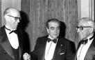 José María Lacarra, a la izquierda, junto a los profesores Pabón y García de Valdeavellano en la Academia de Historia