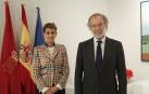 La presidenta Chivite y el director comercial de Endesa, Javier Uriarte, en el encuentro institucional