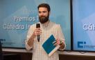 El ganador, José Javier Roldán, durante la entrega de premios