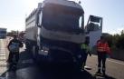 Imagen del camión implicado en el accidente con dos heridos en la A-68 en Tudela