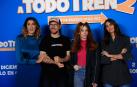 Las actrices Paz Padilla (i) y Paz Vega (d), el actor, productor y guionista del filme, Santiago Segura (2i), y la directora y actriz Inés de León (2d) posan durante el pase gráfico de la película 'A todo tren 2' este lunes en Madrid