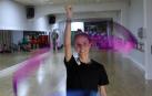 La pamplonesa Ana Llorens Pérez, con una cinta de gimnasia rítmica en uno de los gimnasios de Anaitasuna