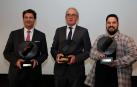 Olivier Martín, director general de Navarpluma, José Salcedo, copropietario de El Navarrico, y Daniel Valdés, CEO de Nexxyo labs, ayer con sus premios de la Cámara de Comercio