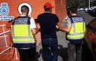 Agentes de la Policía Nacional, durante la operación