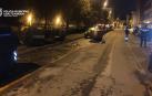 Choca contra contenedores en Pamplona y, tras abandonar el lugar, vuelve a chocar contra vehículos en Ansoáin