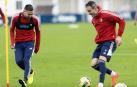 Moi Gómez y Kike García durante el entrenamiento de este martes