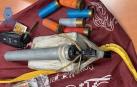 Armas y cartuchos intervenidos al detenido