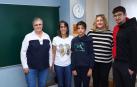 LA FAMILIA DEL TDAH De izda a dcha: Marian Neol Irigoyen (presidenta de la asociación ADHI), Cristina Gil Burguete (madre), Unax Sánchez-Valverde Gil (adolescente de 13 años, con déficit de atención), Nerea Olave Arana (tesorera ADHI) y Óscar Villanueva Olave (joven con TDAH, alumno de 1º de Magisterio, de 19 años) en la sede de la asociación navarra para el tratamiento y estudio del déficit de atención, hiperactividad e impulsividad