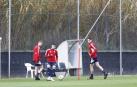Darko Brasanac, Nacho Vidal y Jorge Herrando durante el entrenamiento en Riudarenses este lunes.