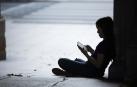 Una joven, con una tablet