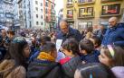 Imagen de la tradicional ronda de villancicos escolar en las calles del centro de Pamplona.