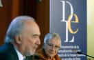 El director de la RAE y presidente de la ASALE, Santiago Muñoz Machado, y la directora de la 24.ª edición del Diccionario de la Lengua Española (DLE), la académica Paz Battaner, durante la rueda de prensa para dar a conocer las novedades de la versión electrónica 23.6 del DLE