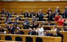 Varios senadores aplauden durante el pleno de la Cámara Alta este jueves en Madrid