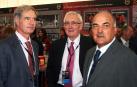 Txetxu Rojo (izda.) junto a Pedro Mari Zabalza (centro) e Iñaki Saez durante el centenario de la RFEF en octubre de 2009.