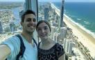 El pamplonés Javier Rosas y su pareja, la australiana Jess Baumgart, en Gold Coast, en la costa este