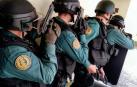 Agentes de la USECIC de la Guardia Civil durante la entrada a un registro de riesgo
