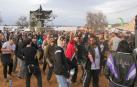 Varios asistentes este lunes a la fiesta rave ilegal de La Peza (Granada), que se celebra desde el pasado 30 de diciembre y reúne a más de un millar de personas