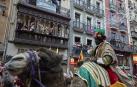 Los eyes Magos entran en Pamplona y acuden al Ayuntamiento a saludar al alcalde y a los niños pamploneses.