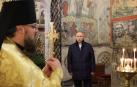 El presidente ruso, Vladimir Putin, asiste al servicio de Navidad ortodoxo en el Kremlin en Moscú