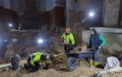 A: BLANCA ALDANONDO
F: 10/01/2023
P: DE IZDA. A DCHA.; AITOR ALZUETA CHIVITE, NEREA SOTO URIZ Y JUANJO BIENES CALVO
L: TUDELA
T: EXCAVACION ARQUEOLOGICA EN LA ANTIGUA IGLESIA DE SAN NICOLAS ANTES DE LAS OBRAS DE REHABILITACION
