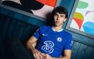 Joao Félix, con la camiseta del Chelsea, en la fotografía publicada por el conjunto inglés dándole la bienvenida