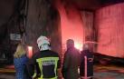La alcaldesa de Marbella, junto al lugar del incendio