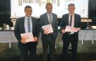 De izquierda a derecha: Javier Cortajarena, director territorial de Laboral Kutxa en Navarra; Ibon Urgoiti, director de Desarrollo de Negocio, y Joseba Madariaga, director del departamento de Estudios