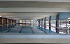Imagen de las piscinas de una instalación deportiva de Pamplona
