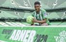 El lateral brasileño Abner Vinicius este lunes 16 de enero durante su presentación como nuevo jugador del Betis.