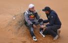 Carlos Sainz, momentos después del accidente que sufrió en el Rally Dakar