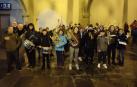 Oskar Lakunza (1º izda.), con otros profesores y alumnos de la banda de la escuela de música de Sangüesa