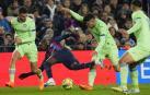 Dembélé, rodeado por tres jugadores del Getafe