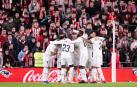 Los jugadores del Real Madrid celebran su victoria en San Mamés