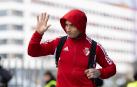 El Chimy Ávila saluda a la afición en los aledaños de El Sadar